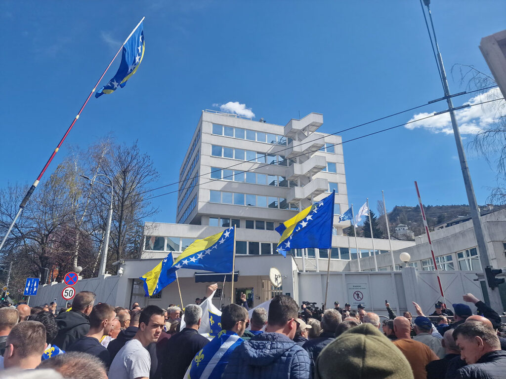 Zbog odluke Schmidta u Sarajevu zakazani novi protesti