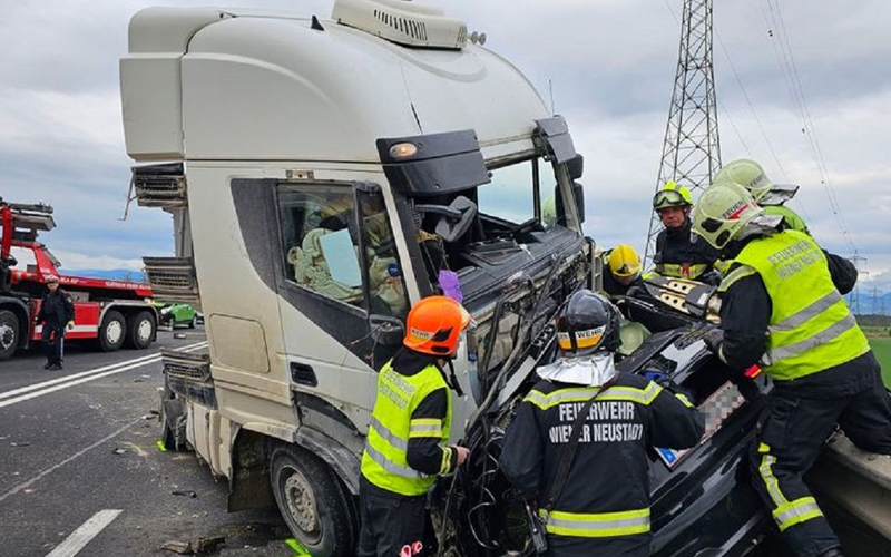 Austrija: U stravičnom sudaru kamiona i BMW-a poginula gatara i njena kćerka