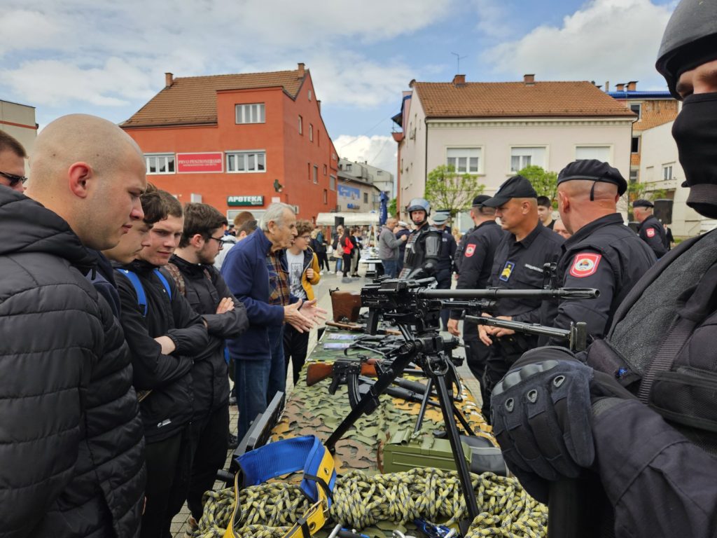 Oružje je djeci dostupno i u stvarnom životu, ne samo u igricama