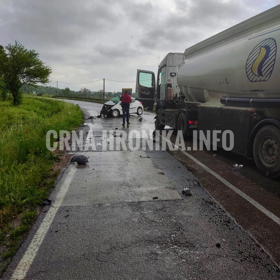 Pogledajte kako izgleda automobil u kojem su preminule 3 osobe