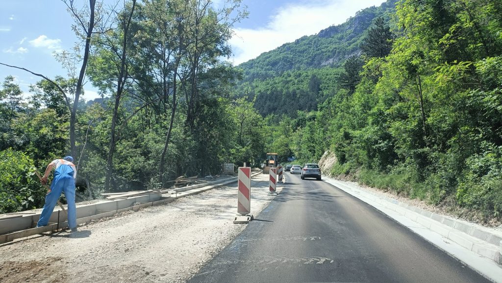 Pročitajte urnebesne komentare: “Na dionici puta M17  Jablanica-Mostar viđen samo 1 radnik”