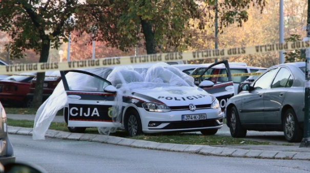 Ubistvo sarajevskih policajaca, Sky telefon, Seat i rafali: Ko je muškarac sa ožiljkom?