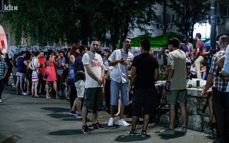 Građani se zbog alkohola u parku kažnjavaju sa 500 KM, a za alkohol u automobilu kazna 50 KM