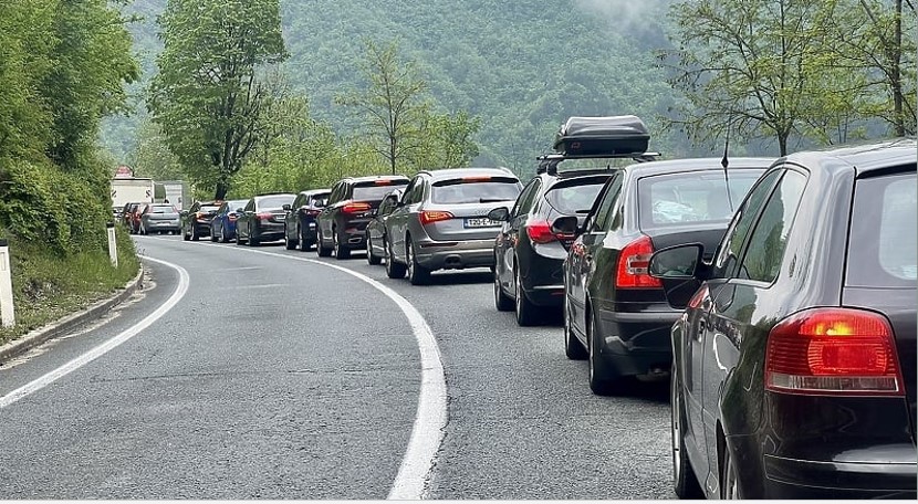 Kolone automobila sa svih strana u BiH: Gužve na putu od Mostara ka Sarajevu se danas neće smanjiti