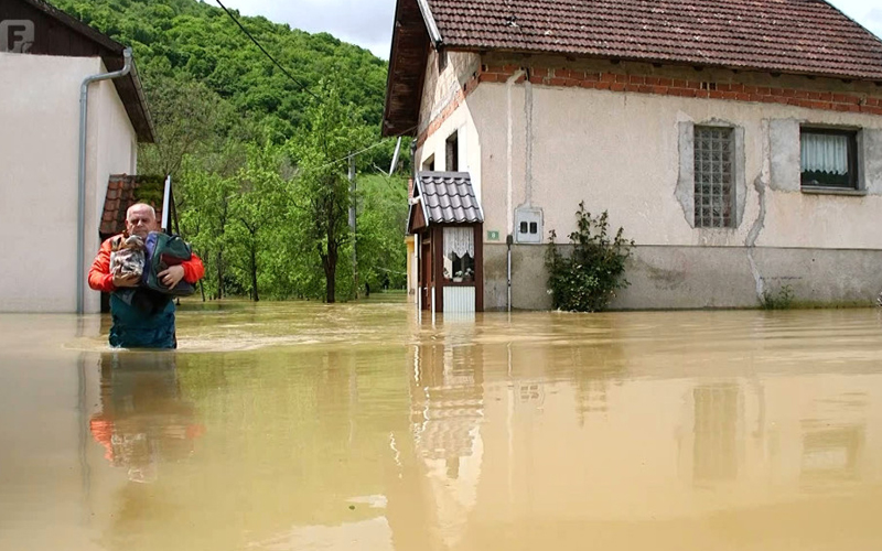 Vodostaj Une dostigao skoro dva metra!