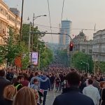 Građani neprestano pristižu na proteste: Okupljeni uzvikuju ‘Vučiću ostavka’