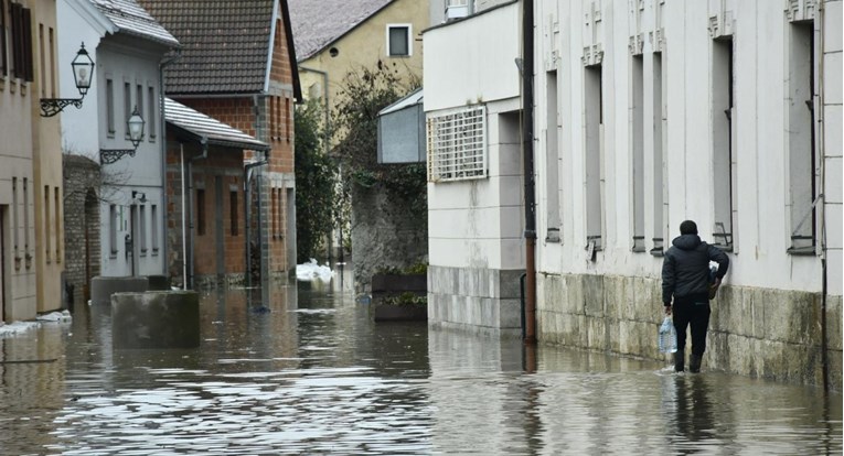 U komšiluku počeli sa evakuacijom stanovništva: Rekordan rast vodostaja rijeka, odrđena mjesta već pod vodom