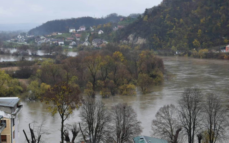 U Bihaću i Sanskom Mostu rijeke Una i Sana daleko iznad kritične tačke