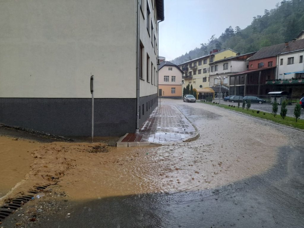 Poplave napravile probleme i u Srebrenici: Voda ušla u podrume i kafiće