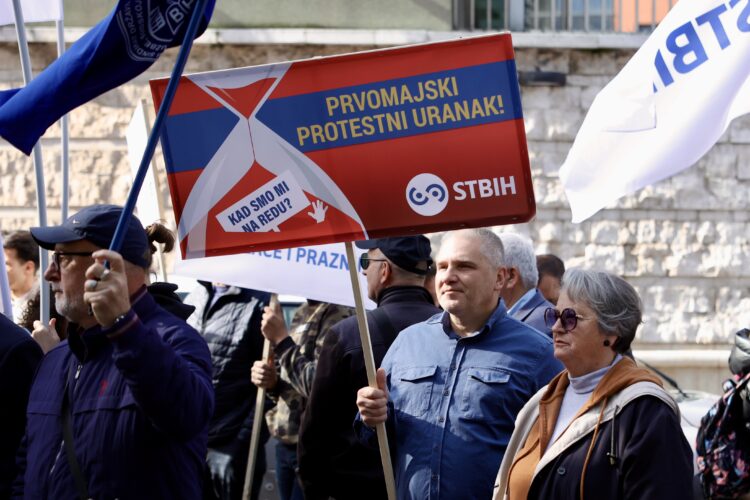 “I kasirka želi ići na more za 1. maj”: Poslane značajne poruke sa protesta u Sarajevu