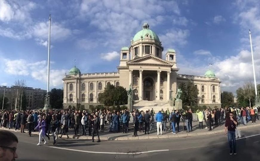 “Srbija protiv nasilja”: U Beogradu počeo protest opozicije povodom masovnih ubistava u ovoj zemlji