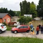 Radimo 20 godina na ovome, a sad smo sve izgubili: Voda potopila kompleks za terapijsko jahanje u Sisku