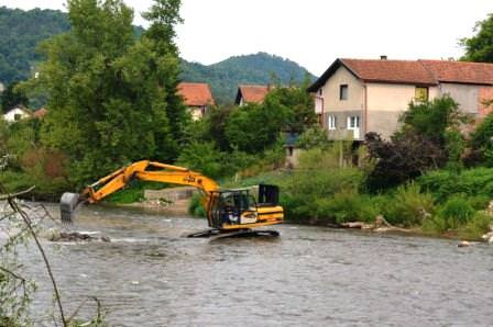 Raste vodostaj rijeke Bosne: Na HS Šamac vodostaj rijeke čak 784 cm