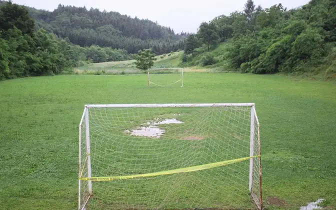 Metalna konstrukcija nogometnog gola pala na dijete