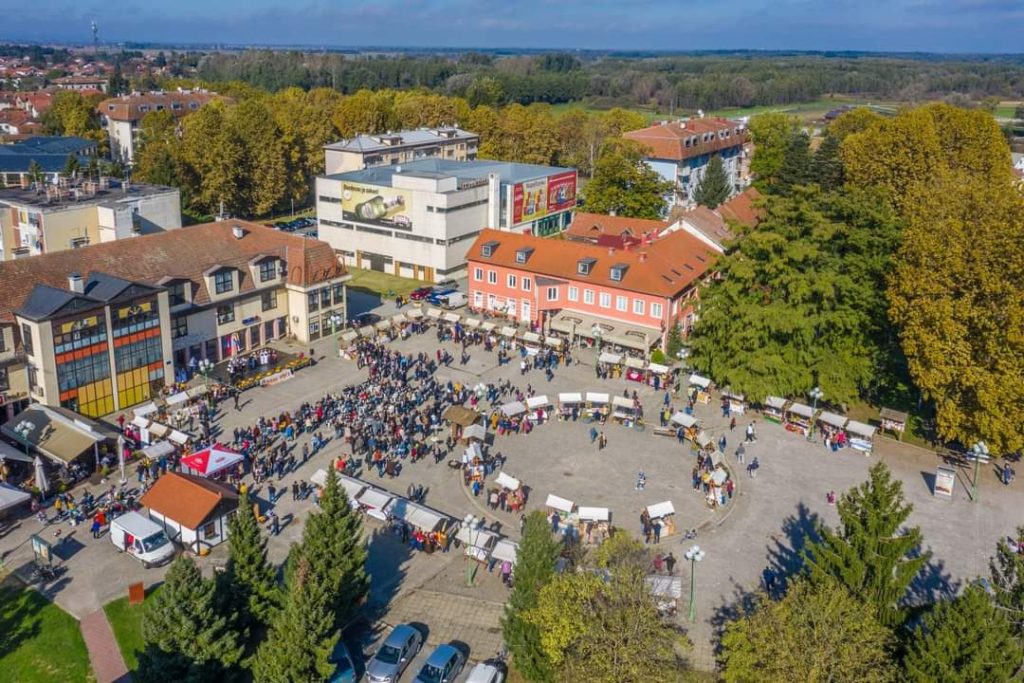 Opet Hrvati zabranili narodnjake: “Cajki nam je preko glave. Može samo tradicionalna i zabavna muzika”