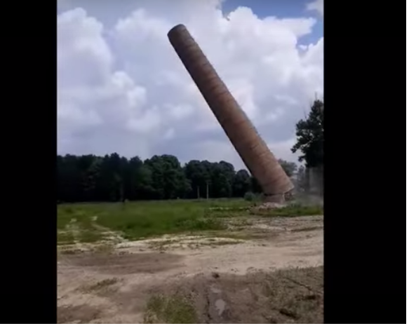 (VIDEO) Srušen posljednji simbol nekadašnjeg bh. industrijskog giganta