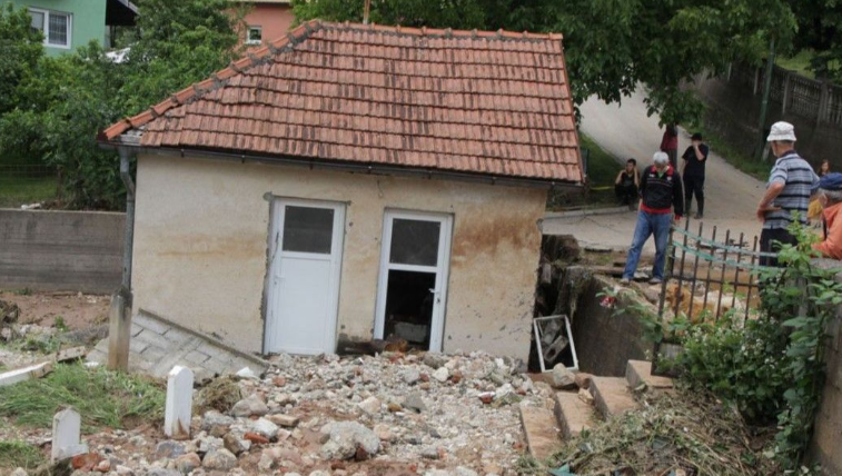 Hitno određeno: Saniraju se putevi u Teočaku, nema klizišta!