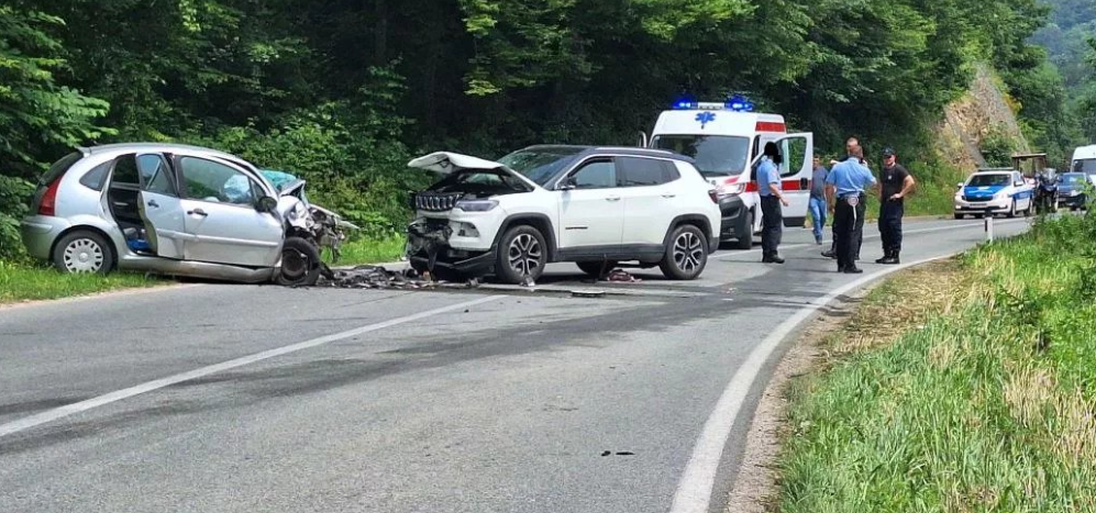 Detalji kobne nesreće: Prešao u suprotnu traku i uletio u smrt