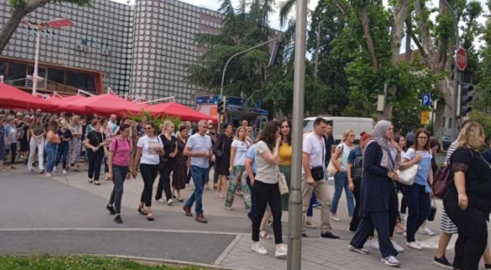 Mirna šetnja u Lukavcu nakon pucnjave u školi