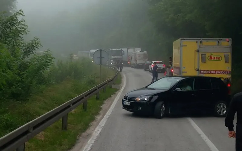 Potpuno obustavljen saobraćaj na putu Kaonik – Vitez