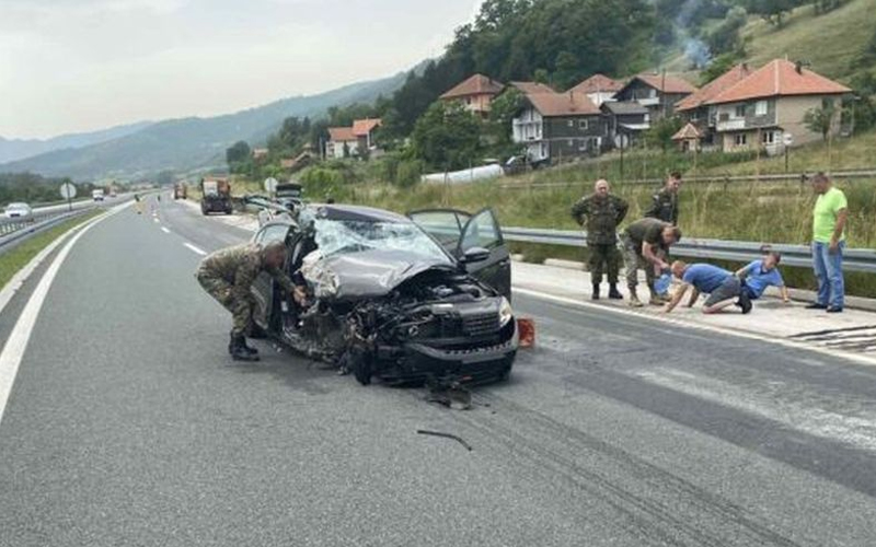 Vojnici OS BiH spašavali povrijeđene u saobraćajnoj nesreći na autoputu kod Kaknja