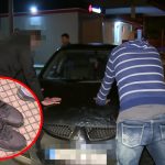 (VIDEO) Mladići vidjeli kamere “Slučajeva X” pa sakrili drogu u tene. Policija ih odmah lišila slobode