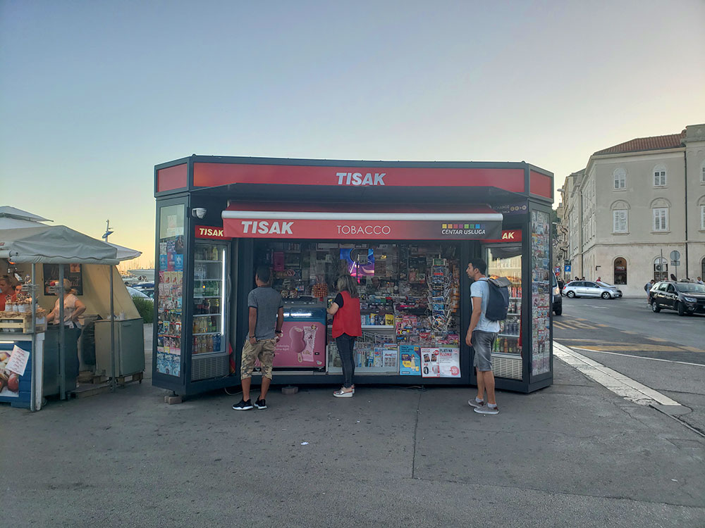 U Hrvatskoj najslabije plaćeni radnici u kiosku, imaju samo 704 eura platu