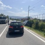 Saobraćajna nezgoda na ulazu u Sarajevo: Kombi sletio s ceste