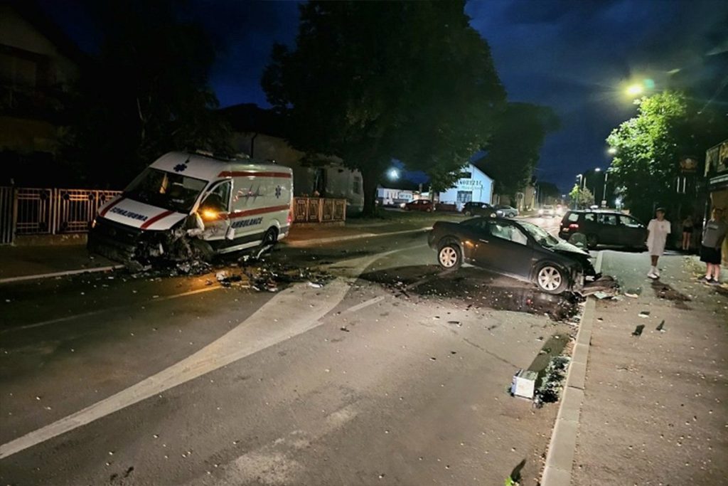 Težak sudar u Bijeljini, učestvovalo i vozilo Hitne pomoći