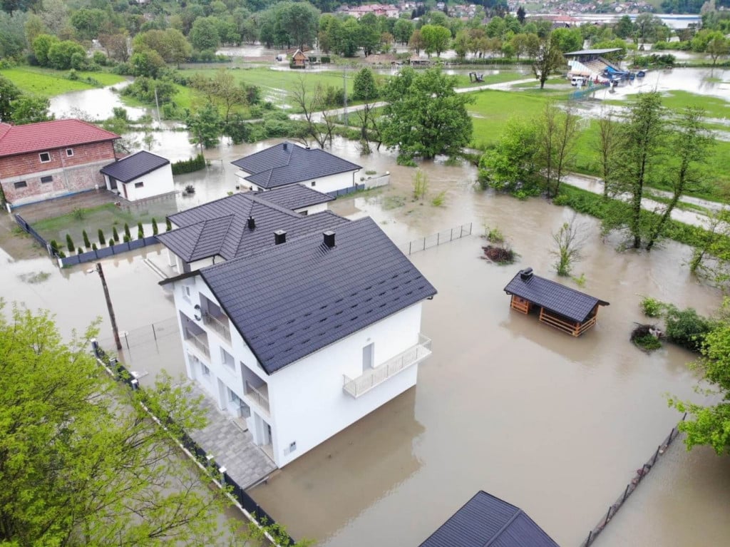 Milion maraka dodijeljeno za saniranje poplava u BiH