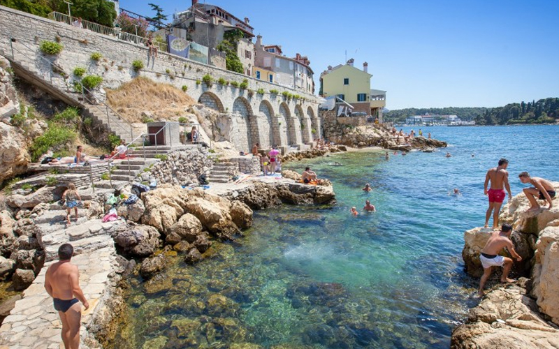 Užas na plaži u Istri: Ptica napala dječaka (12), umalo ostao bez oka