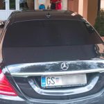 Bahati vozač u Velikoj Kladuši parkirao Mercedesa ispred Općine