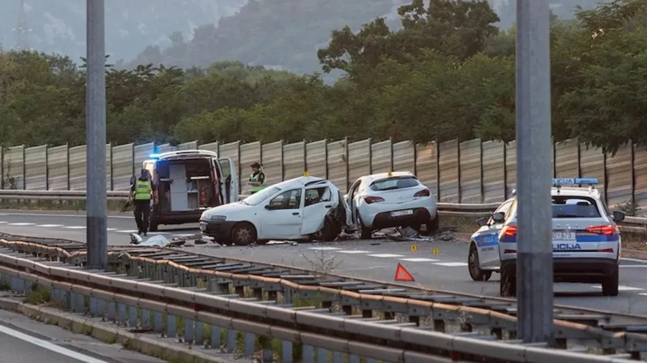 Tragedija:  Stao zbog kvara i izašao iz auta: Pokosio ga drugi auto, povrijeđena i maloljetnica