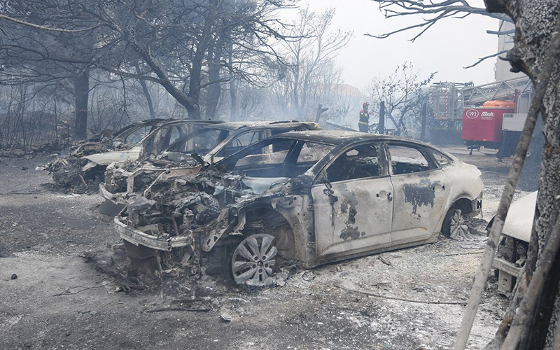 Dramatično u Šibeniku: Gore kuće i automobili, ljudi bježe