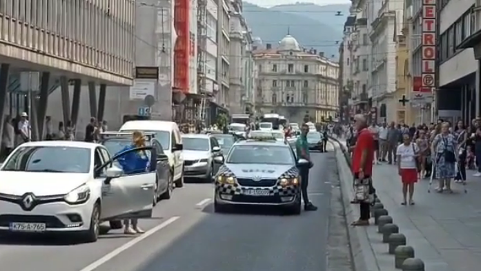 U 12 sati Sarajevo je stalo i zašutjelo: Suze, fatiha i sirena