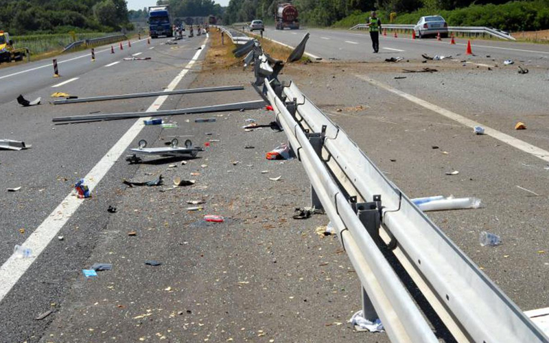 U stravičnoj nesreći na autocesti kod Nove Gradiške dvije osobe poginule