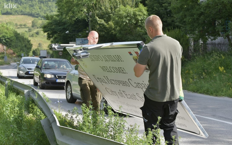 Iz FBiH uklonjena tabla sa natpisom o “157.000 Srba koji su morali napustiti Sarajevo”