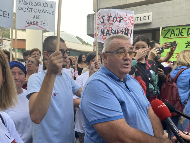 Na proteste došao i Muriz Memić: “Došao sam da pružim podršku svim ženama”