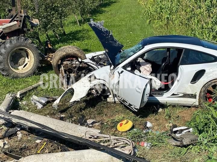 (FOTO) Teška nesreća u BiH: Uništen skupocjeni sportski Porsche