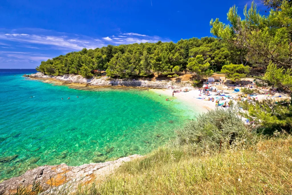 Zbog fekalija zabranjeno kupanje na još jednoj plaži u Hrvatskoj