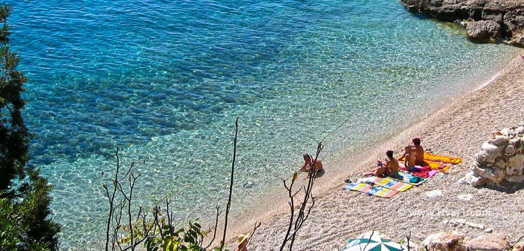 Na Hvaru naplaćuju i boravak na plaži