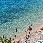 Na Hvaru naplaćuju i boravak na plaži