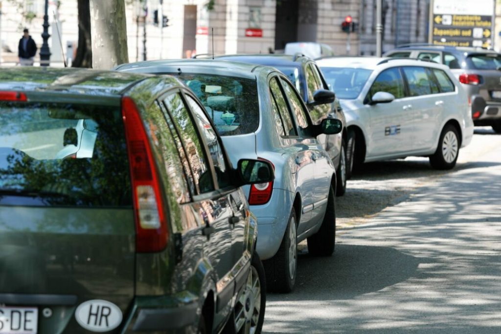 Zagrepčanima u Banjoj Luci izbušili gume na autu: “A starci mi govorili, što ćete tamo”