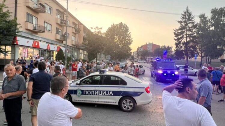 Dijete teško povrijeđeno nakon što je vozač automobila uletio među ljude