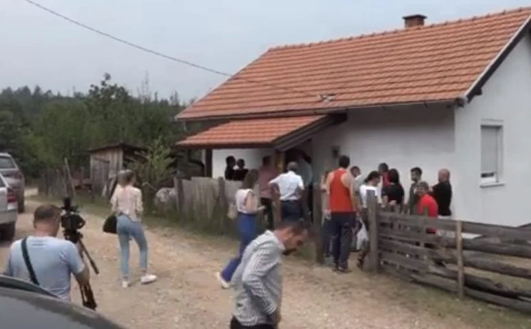 Šta se dešava u Lukavcu: U kući pronađena polugola i vezana žena