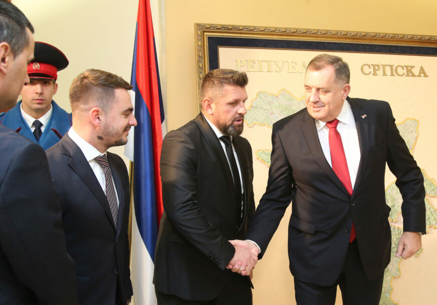 Milorad Dodik obećao povećati plati Ćamilu Durakoviću za 10%