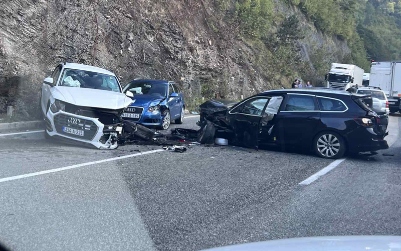 Sudar četiri vozila na M-17 Konjic-Jablanica, stvorene velike gužve