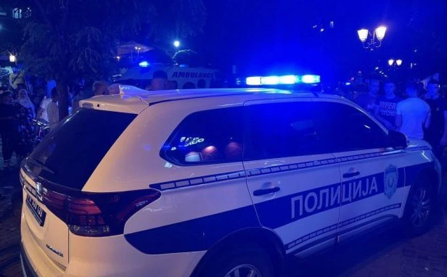 Tinejdžeri ugurali 15-godišnjaka u automobil pa ga tukli