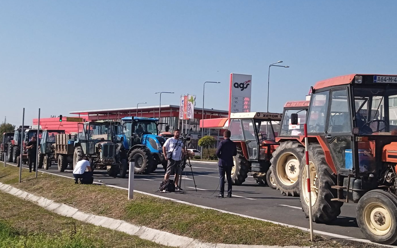 Blokiran GP Orašje, poljoprivrednici traže svoja prava