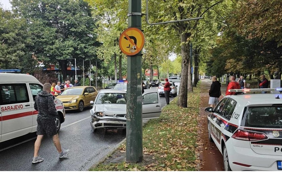 Saobraćajna nesreća u Sarajevu: Tri vozila učestvovala u incidentu